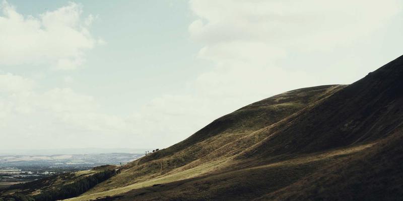 新中年财务转型规划：40-55岁人群如何通过专业理财平台与投资策略，平衡子女教育、父母赡养与自身养老